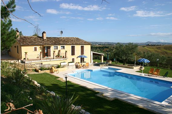 Villa in Teramo, Italy, 380 sq.m - picture 1