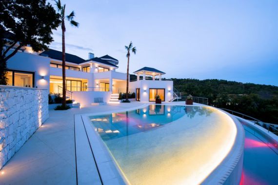 Villa in Marbella, Spanien, 1 080 m2 - Foto 1