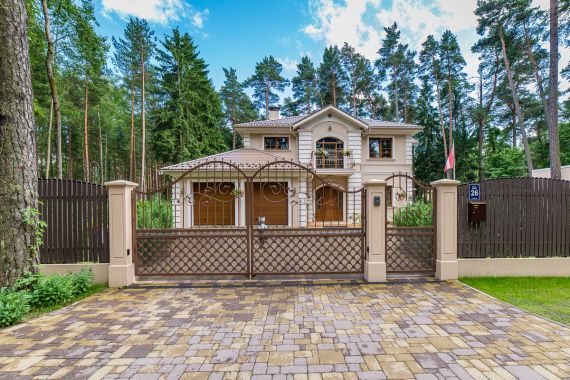 House in Jurmala, Latvia, 365 sq.m - picture 1