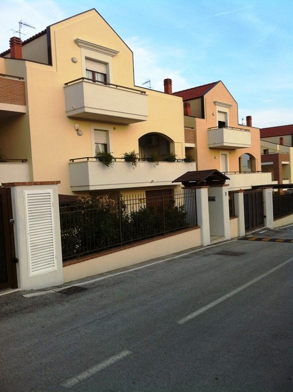 Haus in Citta Sant'Angelo, Italien, 210 m2 - Foto 1