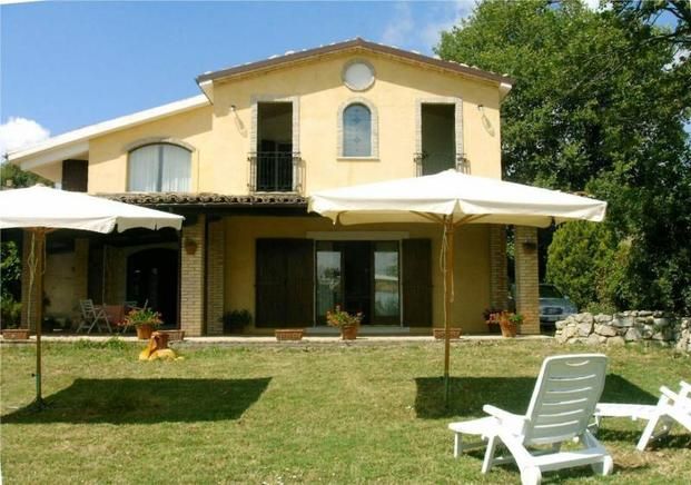 Villa in Civitaquana, Italy, 270 sq.m - picture 1