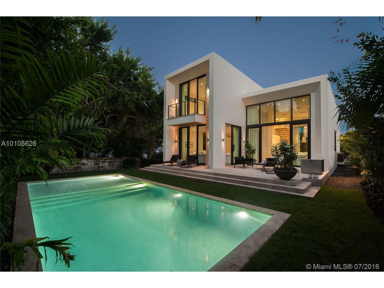 Villa à Miami, États-Unis, 350 m2 - image 1