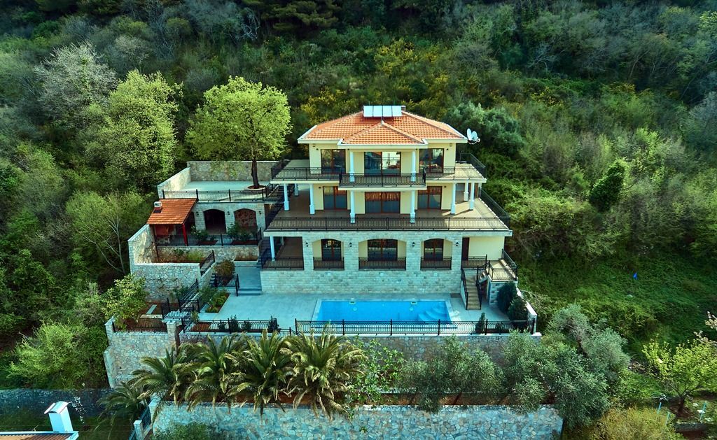Villa en Budva, Montenegro, 663 m2 - imagen 1