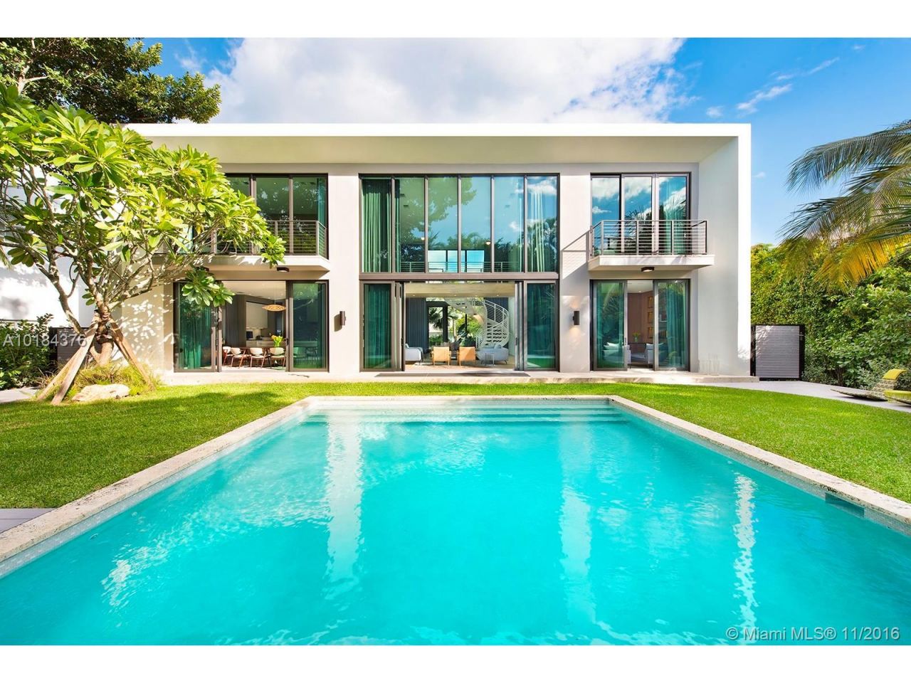 Villa à Miami, États-Unis, 360 m2 - image 1