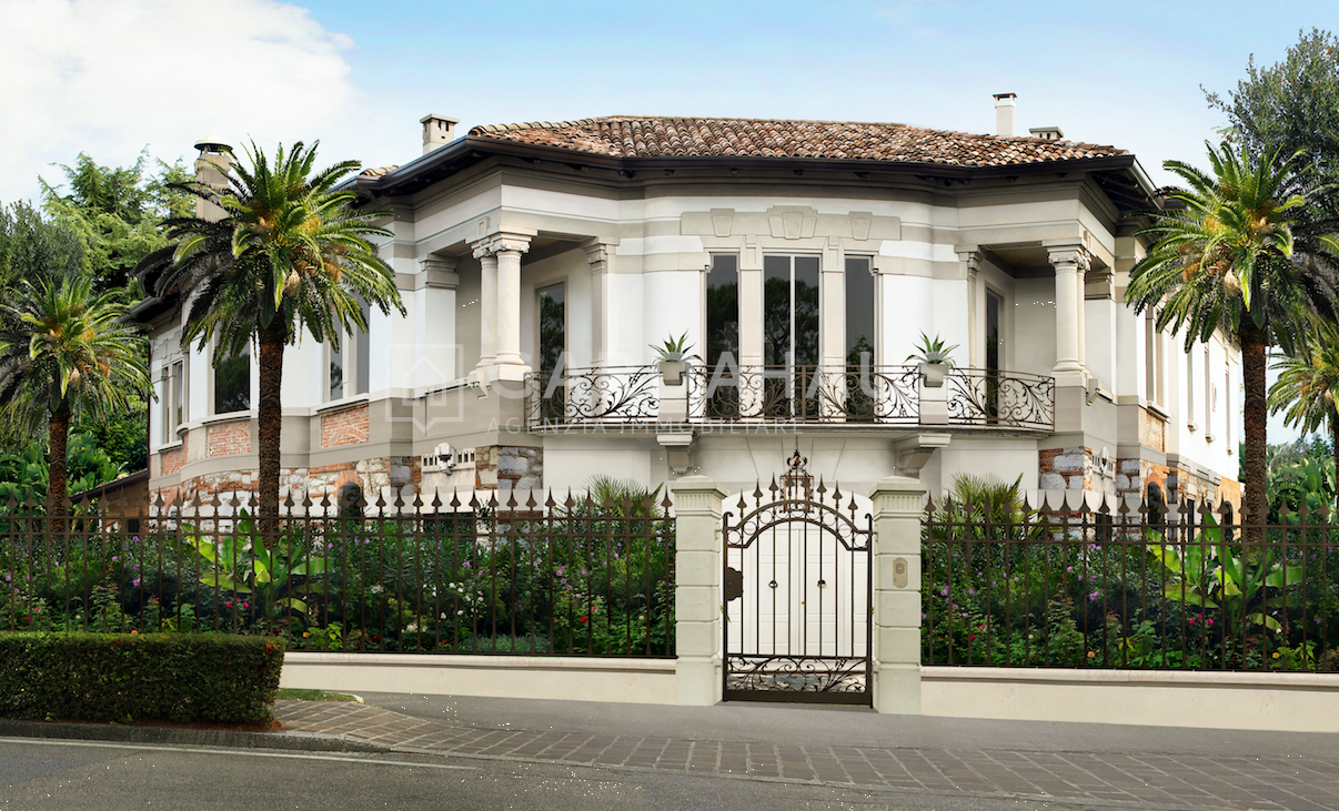 Villa on Lake Garda, Italy, 1 500 sq.m - picture 1