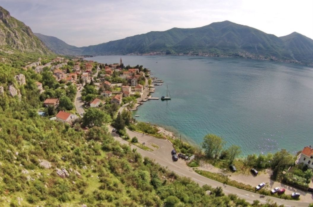 Land in Ljuta, Montenegro, 10 624 sq.m - picture 1