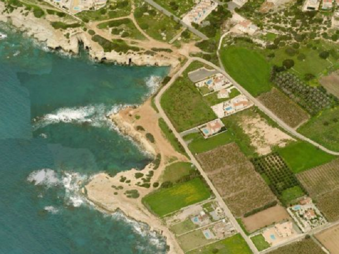 Land in Paphos, Cyprus, 2 727 sq.m - picture 1