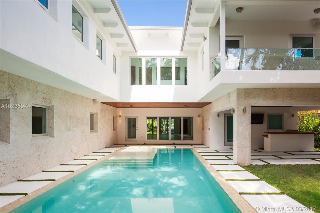 House in Miami, USA, 590 sq.m - picture 1