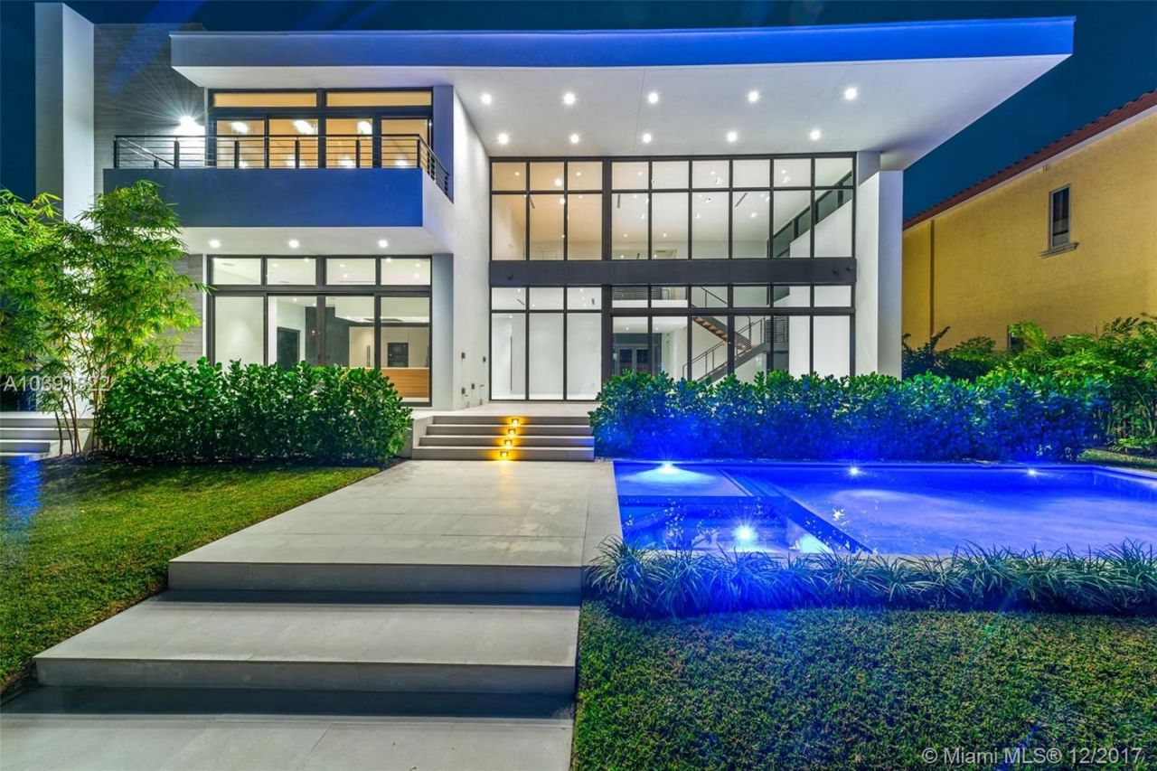Maison à Miami, États-Unis, 520 m2 - image 1