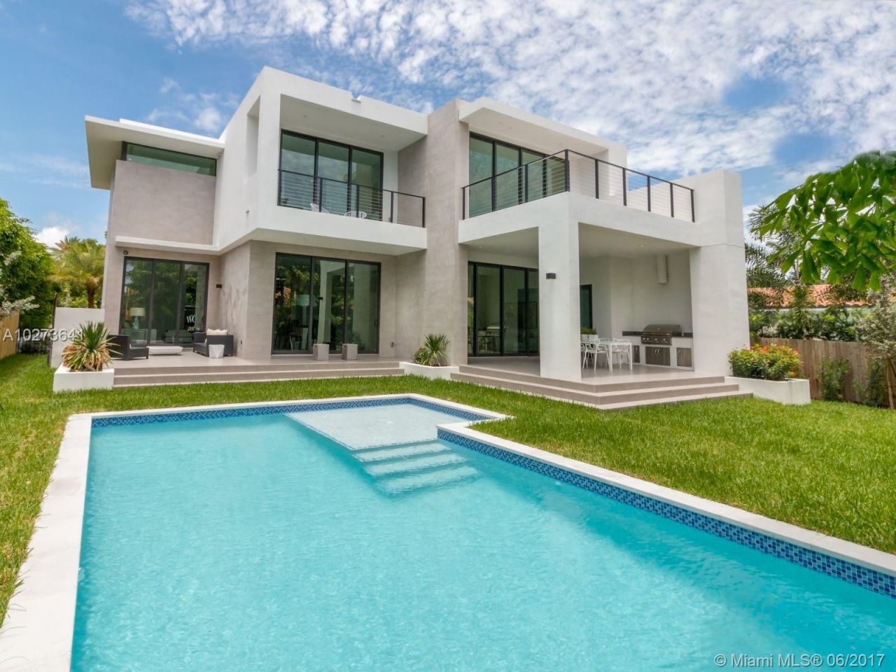 Maison à Miami, États-Unis, 400 m2 - image 1