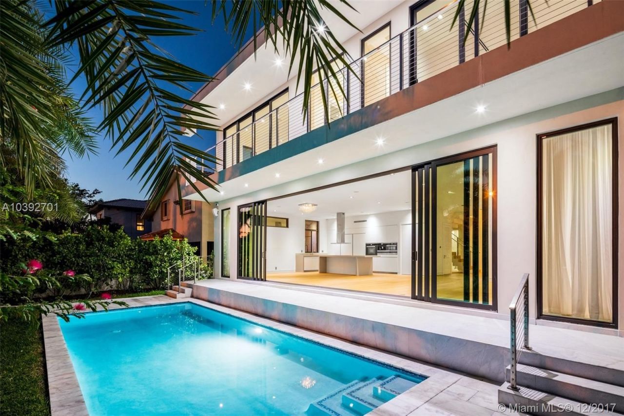Maison à Miami, États-Unis, 330 m2 - image 1