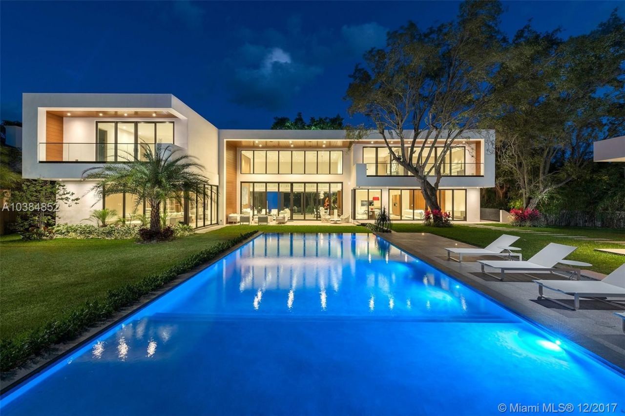 Maison à Miami, États-Unis, 1 000 m2 - image 1