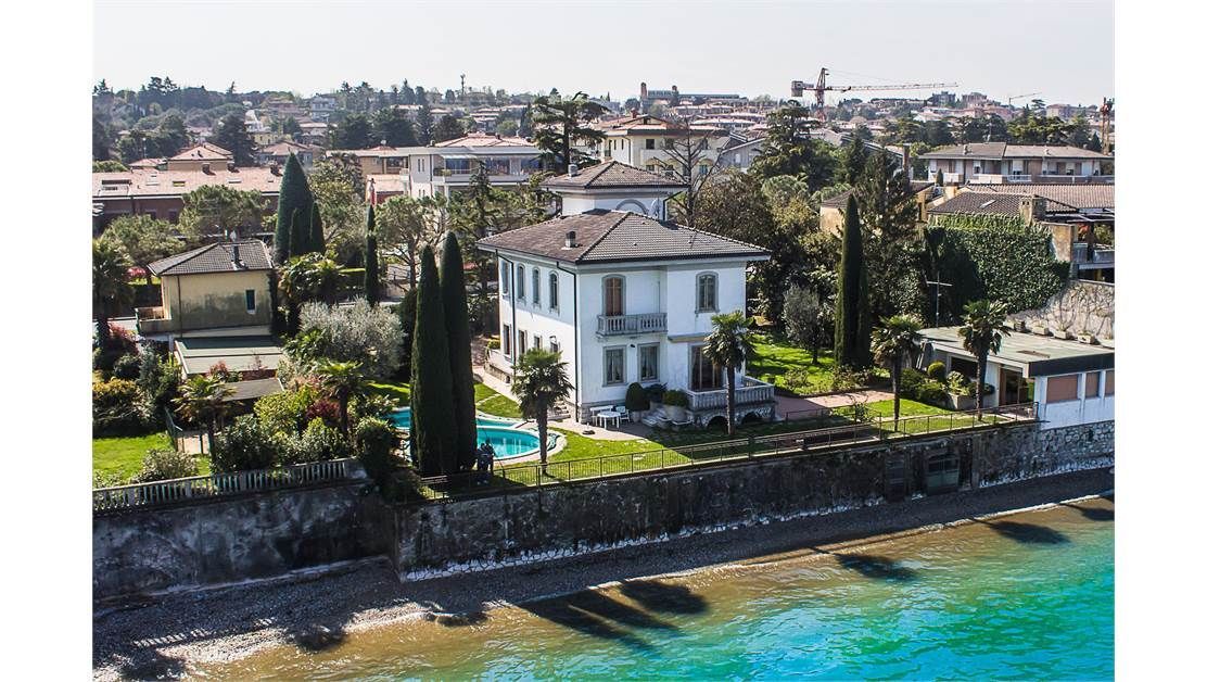 Villa por Lago de Garda, Italia, 420 m2 - imagen 1