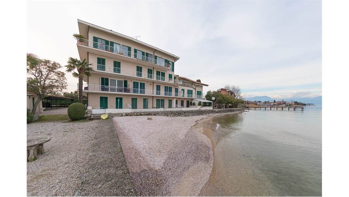 Flat on Lake Garda, Italy, 65 sq.m - picture 1