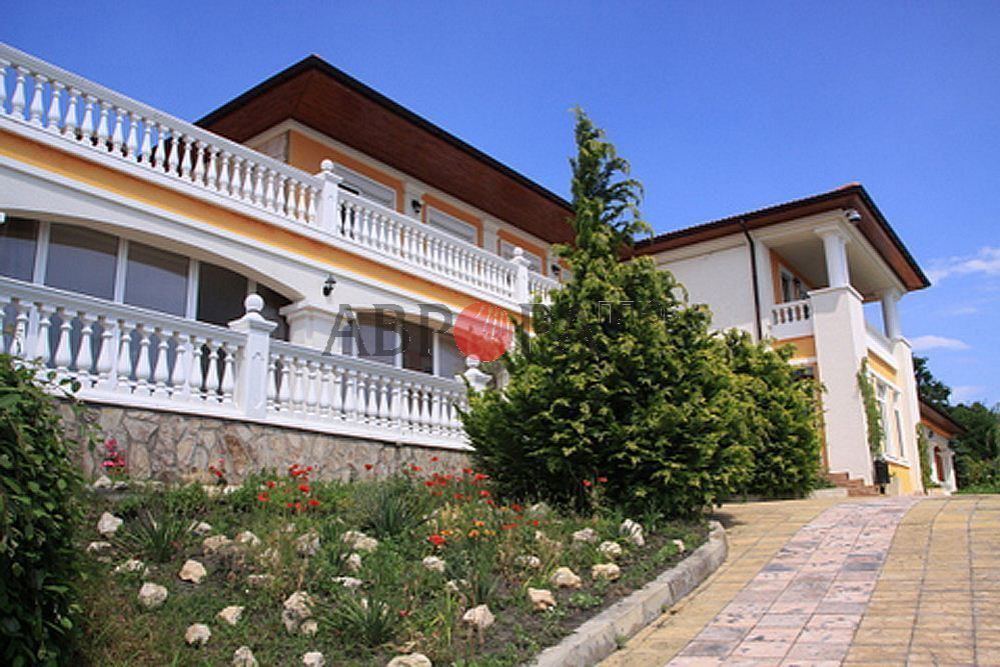 House in Sveti Vlas, Bulgaria, 1 100 sq.m - picture 1