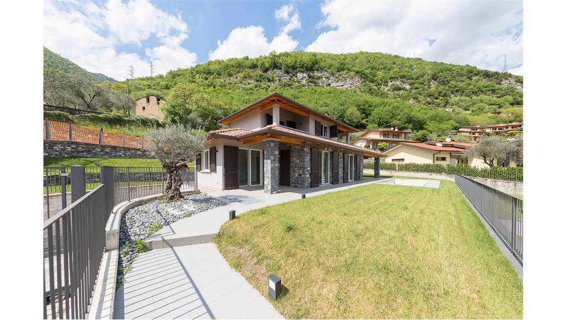 Villa on Lake Como, Italy, 320 sq.m - picture 1