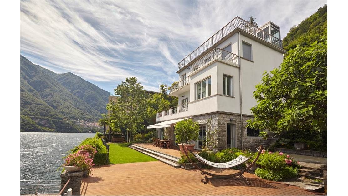 Villa on Lake Como, Italy, 420 sq.m - picture 1