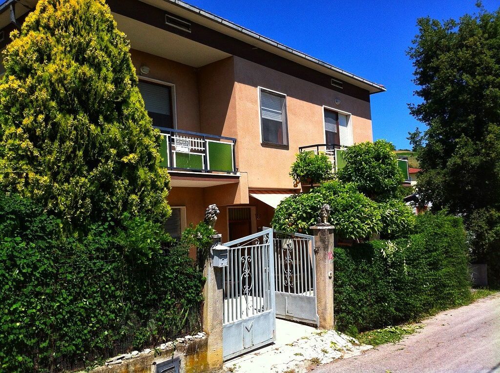 Villa in Teramo, Italy, 260 sq.m - picture 1
