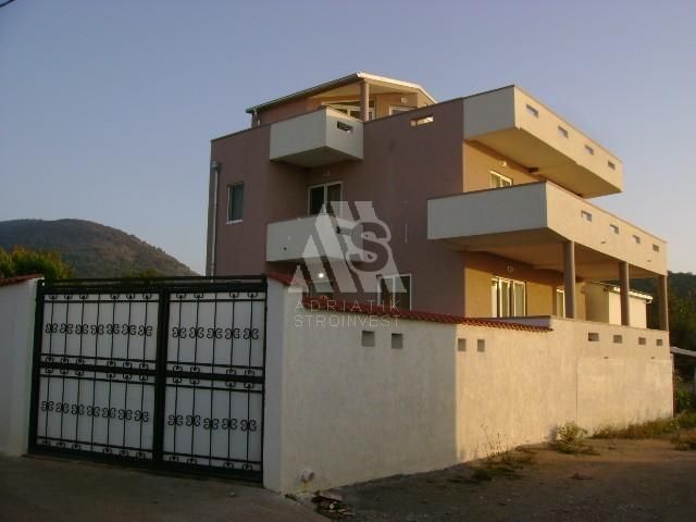House in Utjeha, Montenegro, 250 sq.m - picture 1