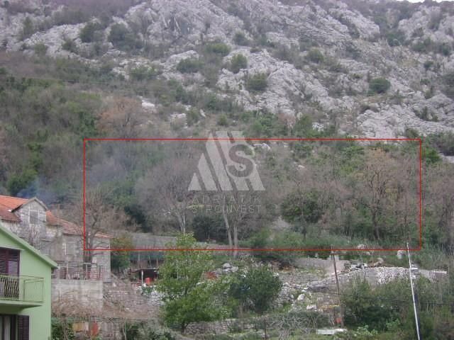 Land in Risan, Montenegro, 2 300 sq.m - picture 1