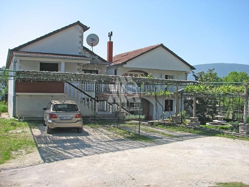 Haus in Bijela, Montenegro, 400 m2 - Foto 1