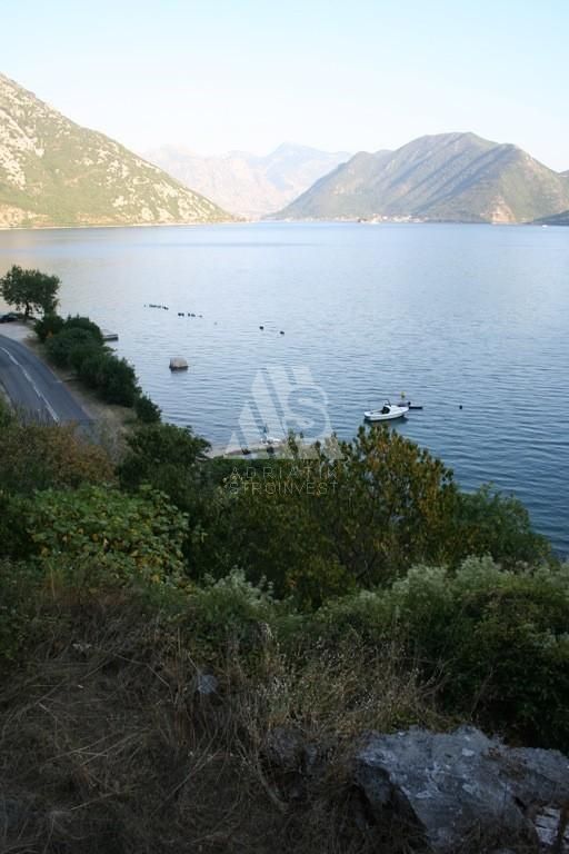 Land in Risan, Montenegro, 1 350 sq.m - picture 1
