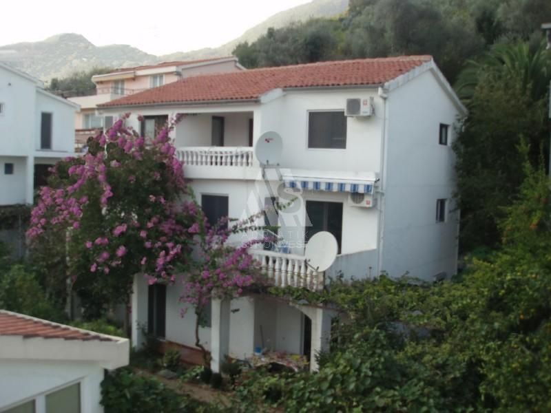 Haus in Budva, Montenegro, 245 m2 - Foto 1