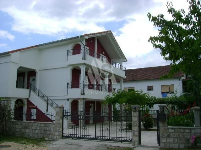 Haus in Tivat, Montenegro, 228 m2 - Foto 1