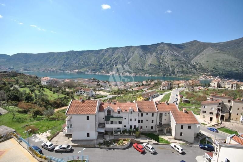 Penthouse in Kotor, Montenegro, 118 sq.m - picture 1