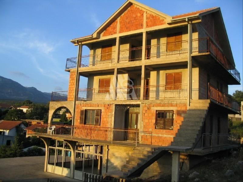 Casa en Utjeha, Montenegro, 1 000 m2 - imagen 1