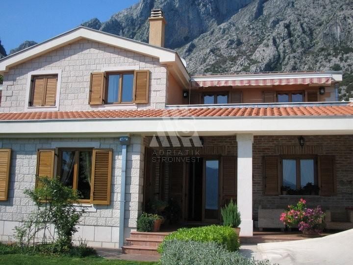 Haus in Orahovac, Montenegro, 300 m2 - Foto 1