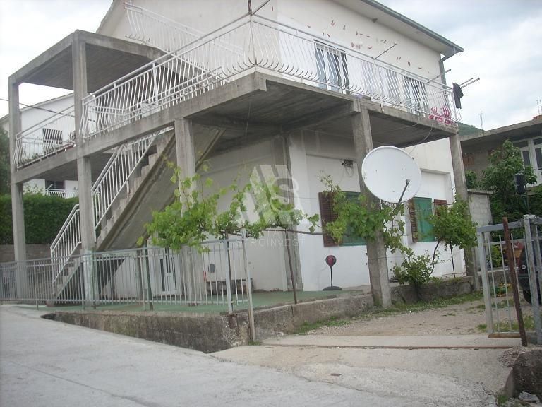 Haus in Bijela, Montenegro, 200 m2 - Foto 1