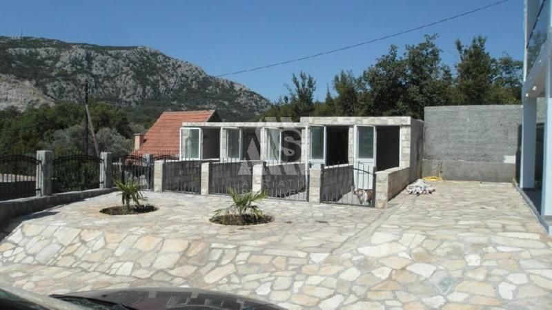Villa in Sutomore, Montenegro, 230 sq.m - picture 1