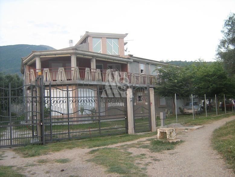 House in Bar, Montenegro, 600 m² - picture 1