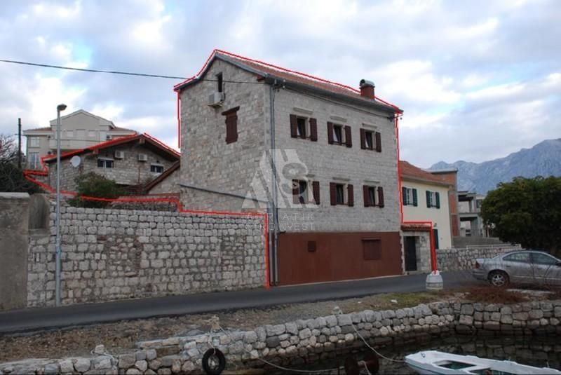 House in Prcanj, Montenegro, 260 sq.m - picture 1