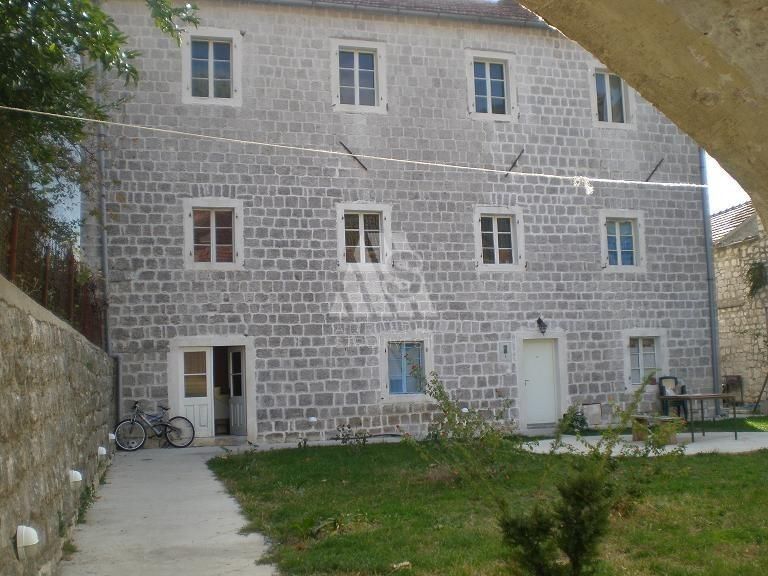 House in Risan, Montenegro, 300 sq.m - picture 1