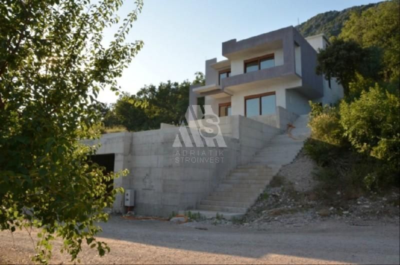 House in Sutomore, Montenegro, 350 sq.m - picture 1
