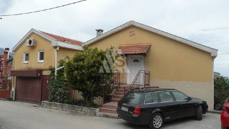 Haus in Bar, Montenegro, 330 m2 - Foto 1