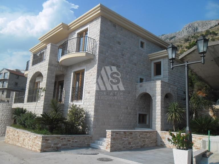 Villa in Rezevici, Montenegro, 360 sq.m - picture 1