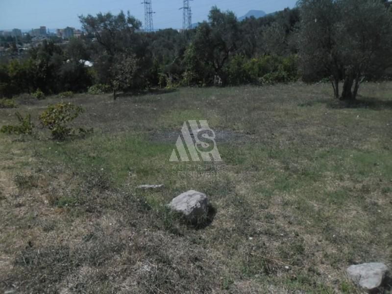 Land in Bar, Montenegro, 2 100 sq.m - picture 1