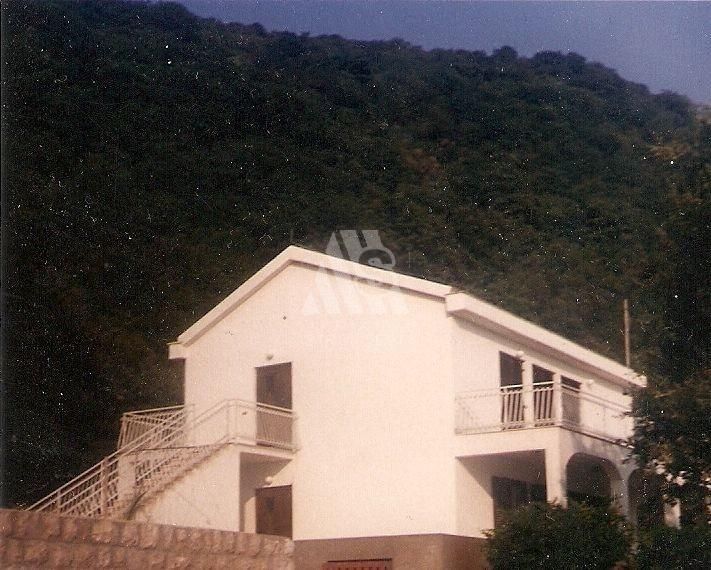 Haus in Petrovac, Montenegro, 266 m2 - Foto 1