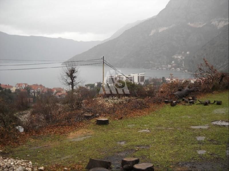 Grundstück in Risan, Montenegro, 3 279 m2 - Foto 1