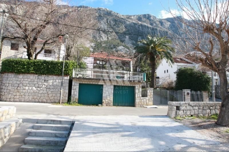 Haus in Dobrota, Montenegro, 218 m2 - Foto 1