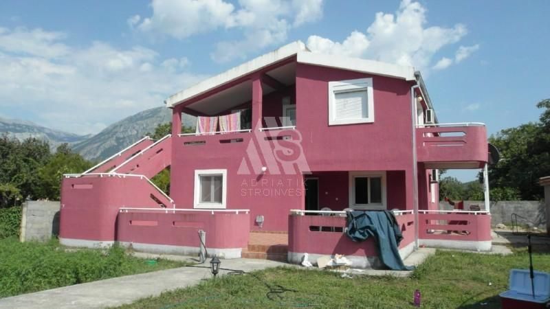 House in Bar, Montenegro, 200 m² - picture 1