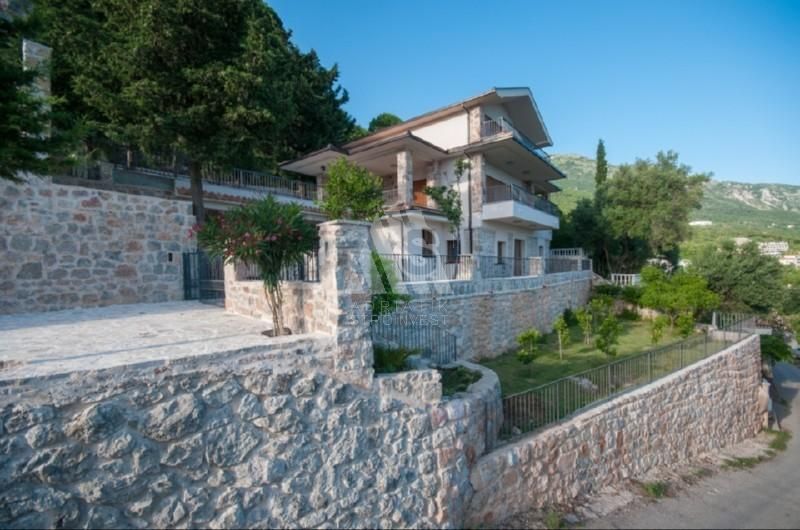 Villa in Budva, Montenegro, 350 sq.m - picture 1