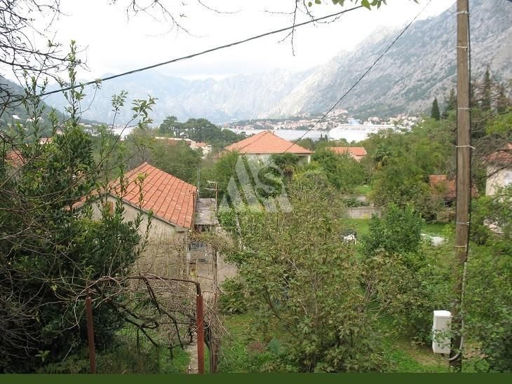 Grundstück in Kotor, Montenegro, 1 598 m2 - Foto 1