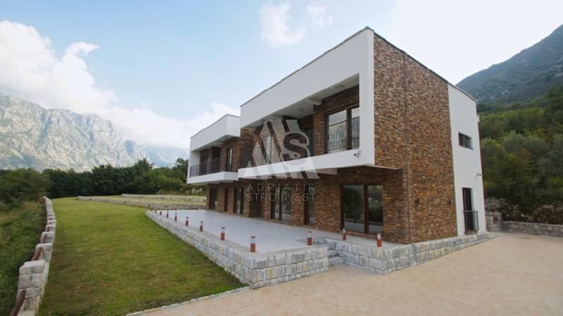 Villa in Prcanj, Montenegro, 372 sq.m - picture 1