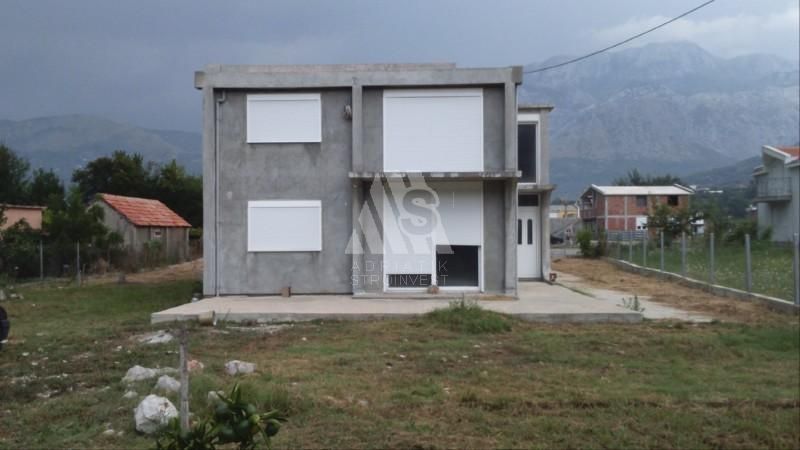 Haus in Bar, Montenegro, 240 m2 - Foto 1