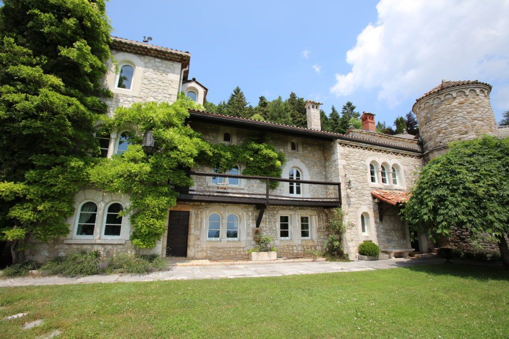 Villa in Divonne-les-Bains, Frankreich, 1 100 m2 - Foto 1