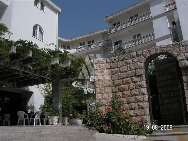 Hotel in Sutomore, Montenegro, 2 000 sq.m - picture 1
